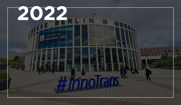 Vorplatz Messe Berlin mit Schritzug "#innoTrans"